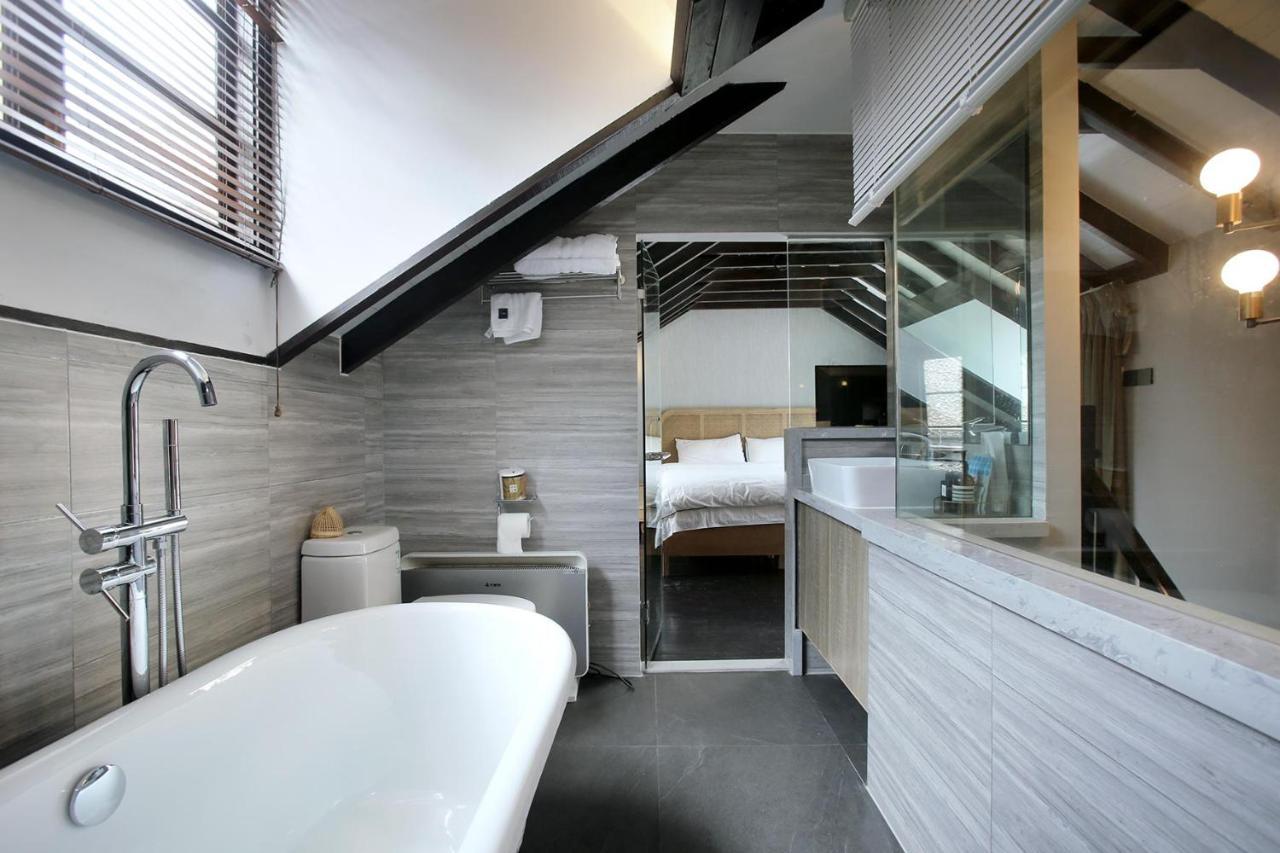Shanghai Downtown Hills Boutique Guesthouse - Near Metro Line 7, Exit 3, Changping Road Exterior photo